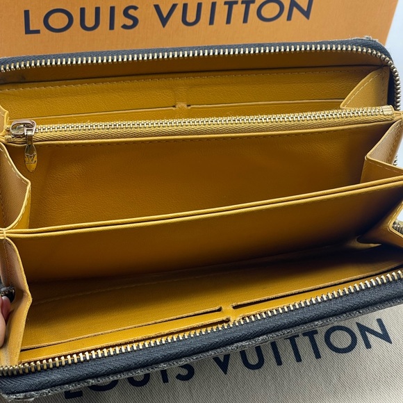 Louis Vuitton Denim Blue Jean Monogram Long Round Zippy Wallet Clutch Rare LV - Picture 12 of 15